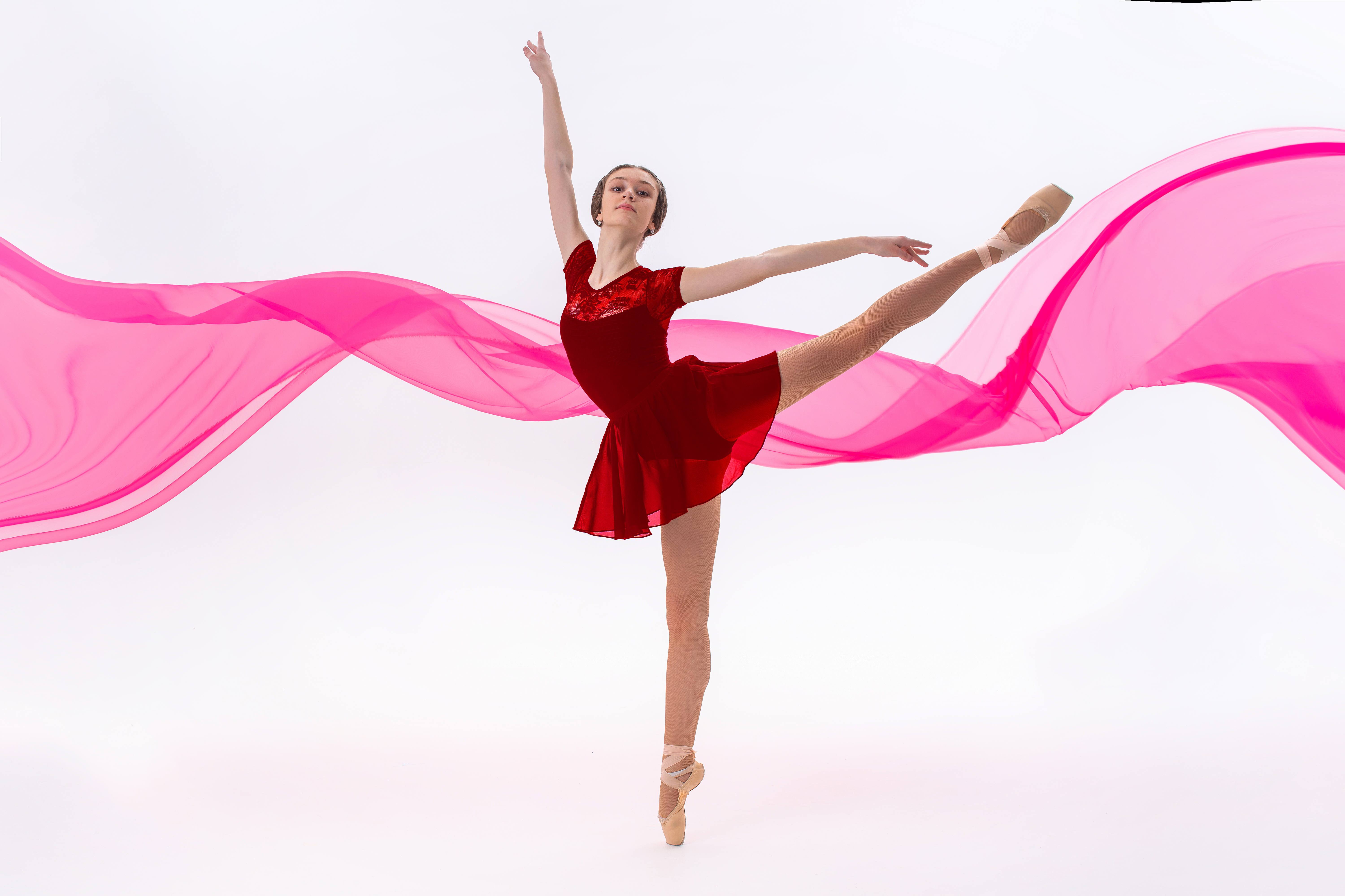 Ballerinas in Red - Sandu Alexandrina 